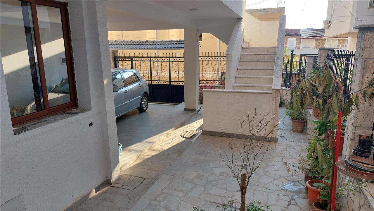 Shtëpi(vilë) tre katëshe