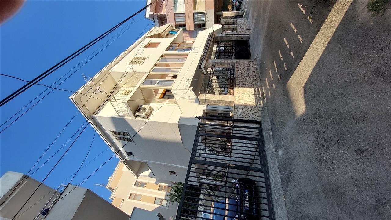 Shtëpi(vilë) tre katëshe