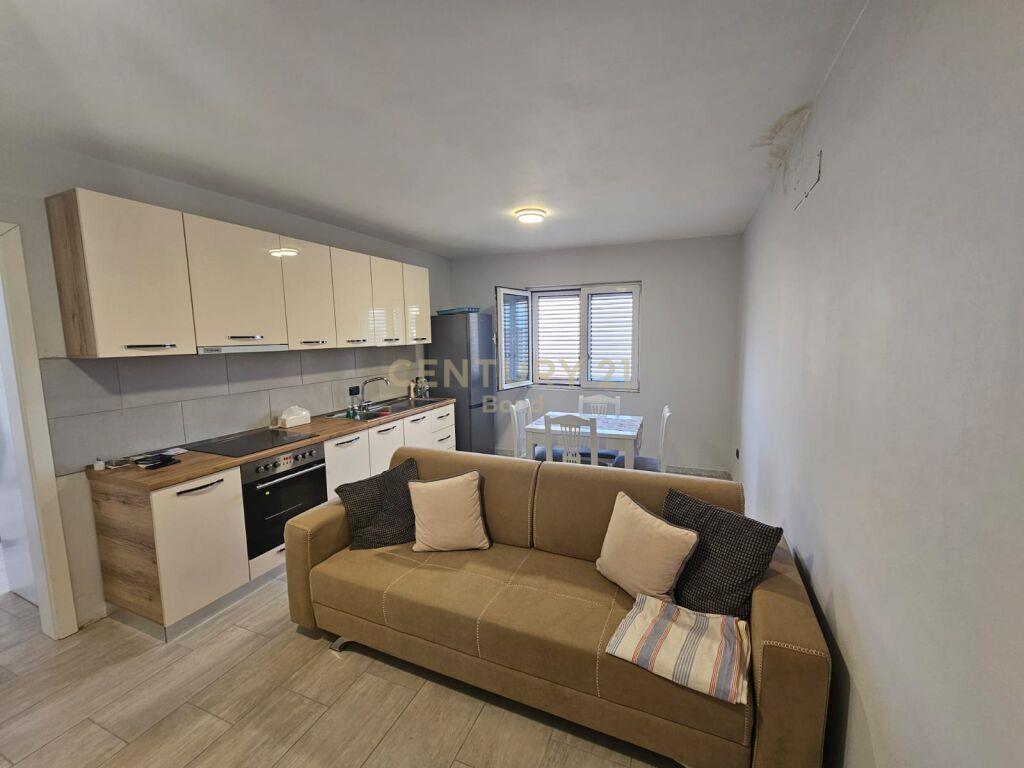 Qira | Apartament 1+1 | Pallati Me Shigjeta 350 € | 60 m2