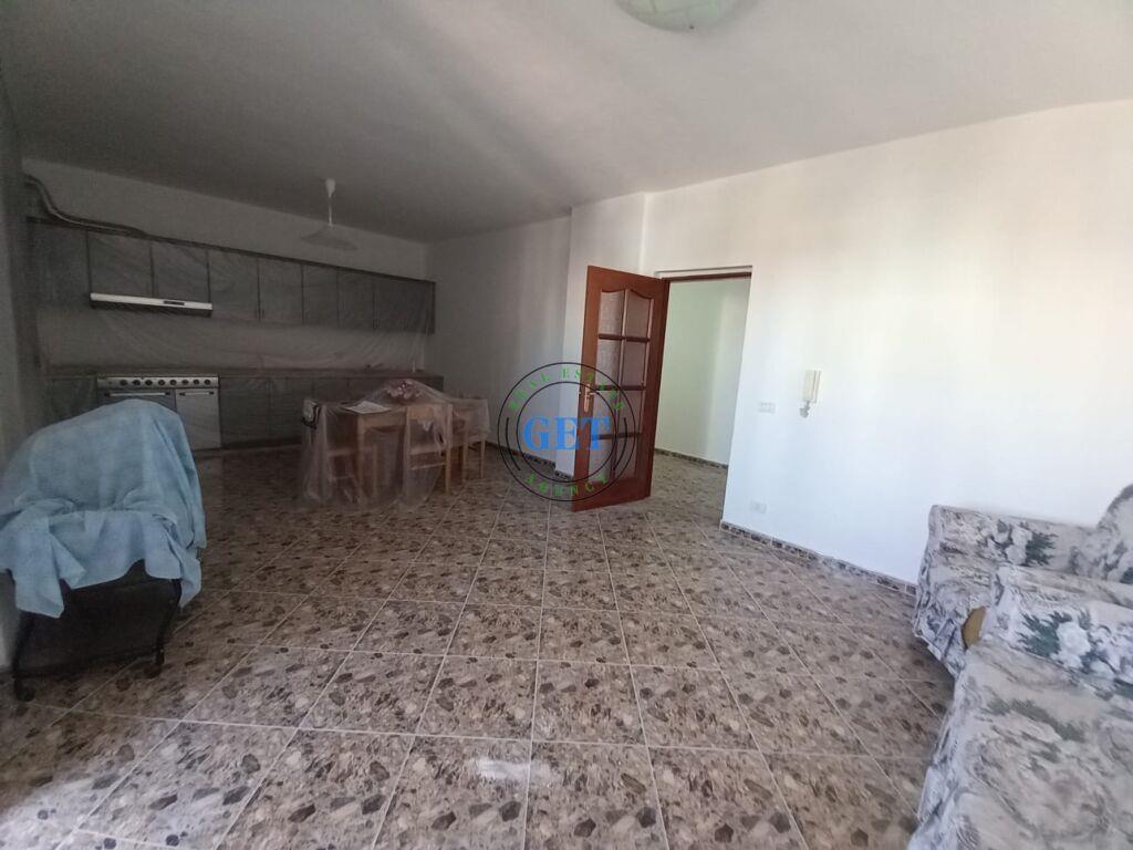 Qira ,Apartament 3+1+2 Ballkone + Garazhd, Tregu fshatar, Du