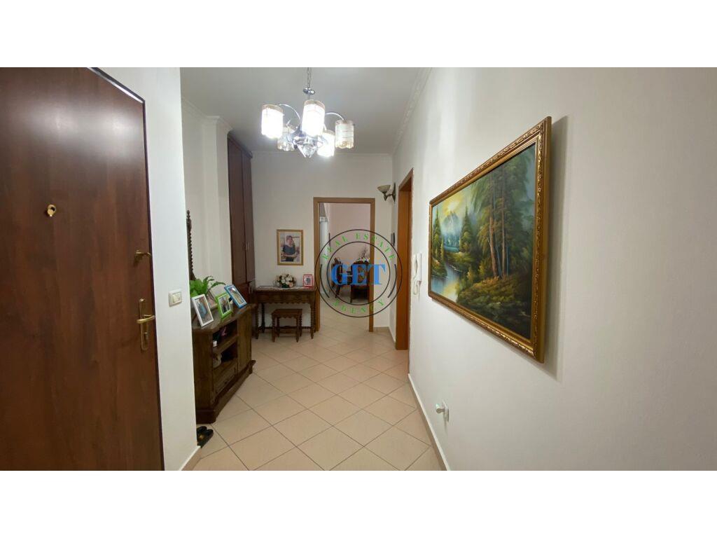 Shitet, Apartament 2+1,Tek Kazazi, Durres.