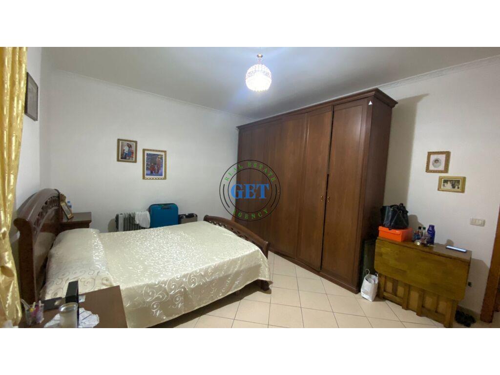 Shitet, Apartament 2+1,Tek Kazazi, Durres.
