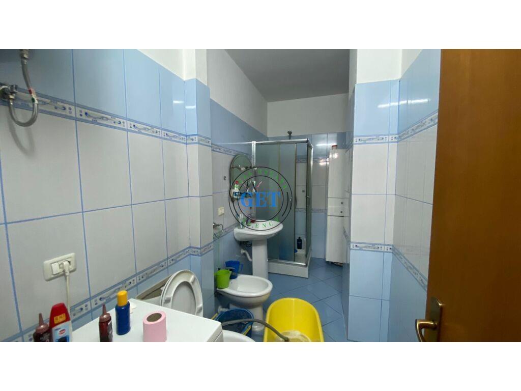 Shitet, Apartament 2+1,Tek Kazazi, Durres.