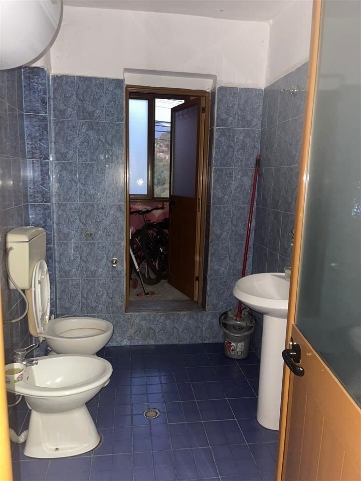 SHES APARTAMENT 1+1 NE SHKOZE I MOBILUAR