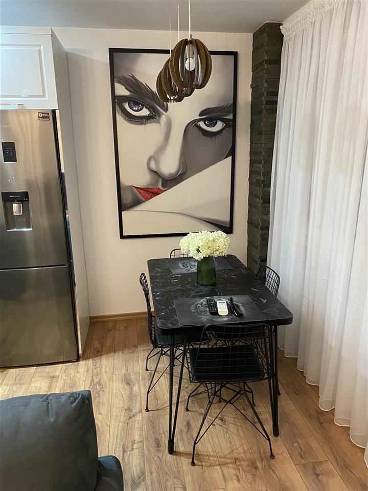 Jepet me qera apartament 2+1+2 Astir tek Syri Tv