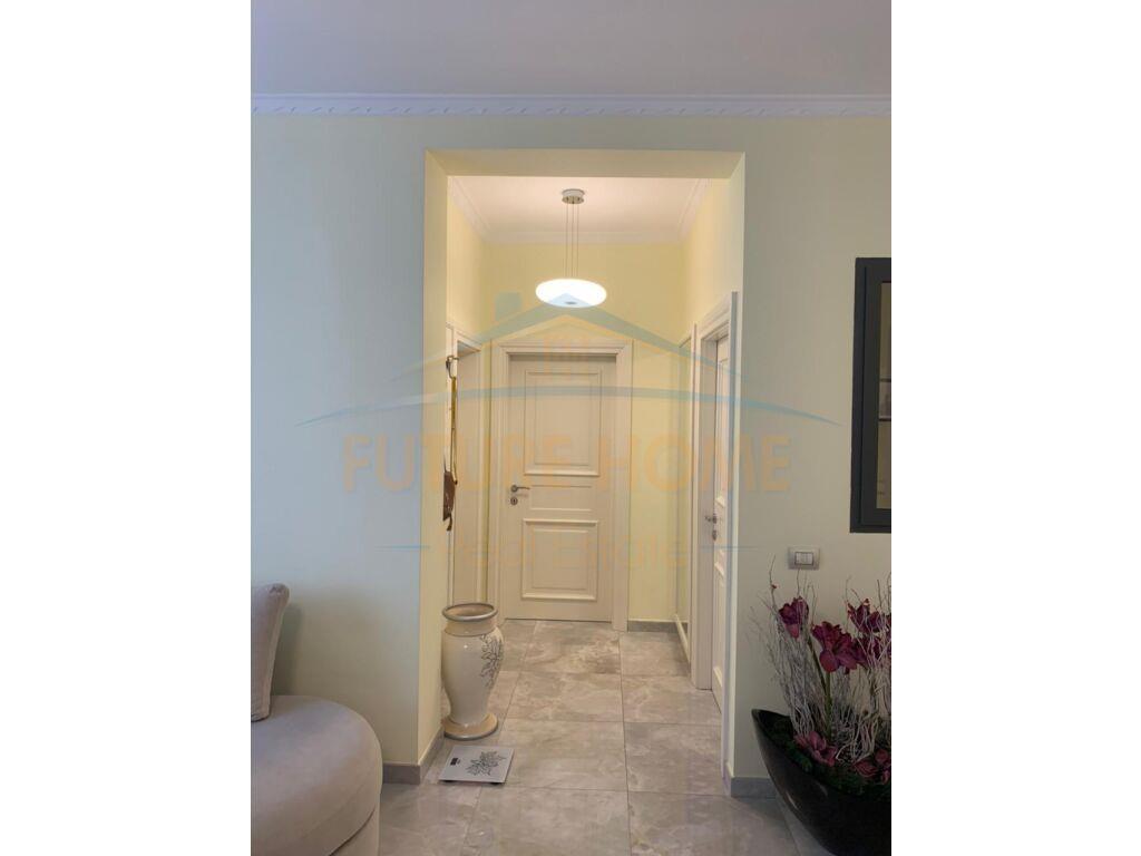 Qera, Apartament 2+1, ish Parku i Autobuzave, Tiranë