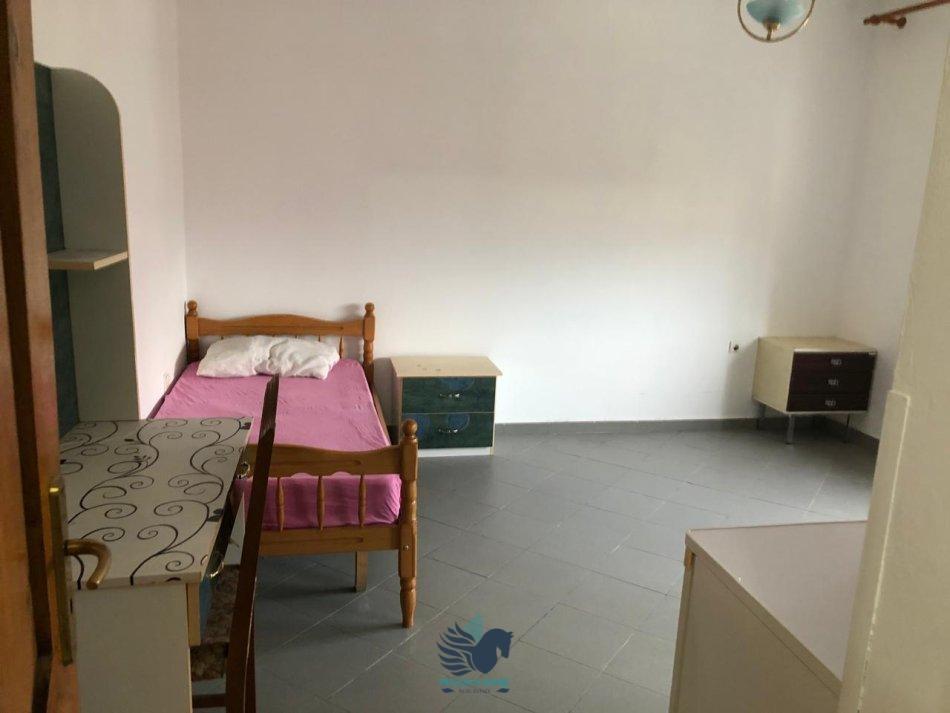 Jepet Me Qera Apartamnt 2+1 Tek Rruga e Durrsit [ID PE0228]