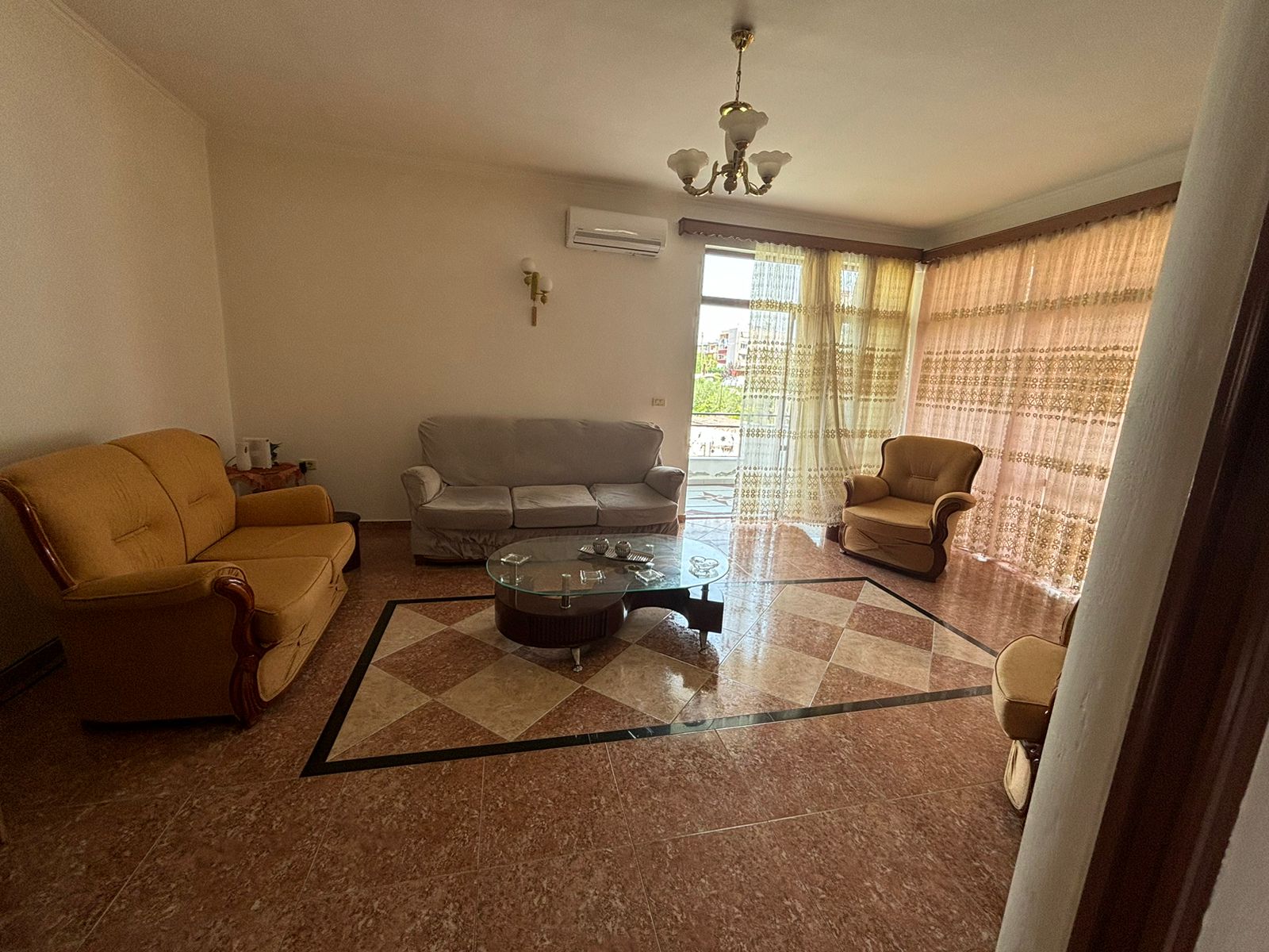 Shitet vila 2-3 kateshe ne Berat – Hyrje te Qyteti