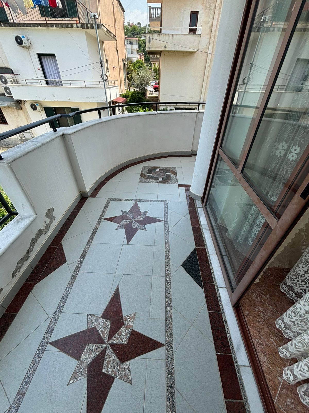 Shitet vila 2-3 kateshe ne Berat – Hyrje te Qyteti