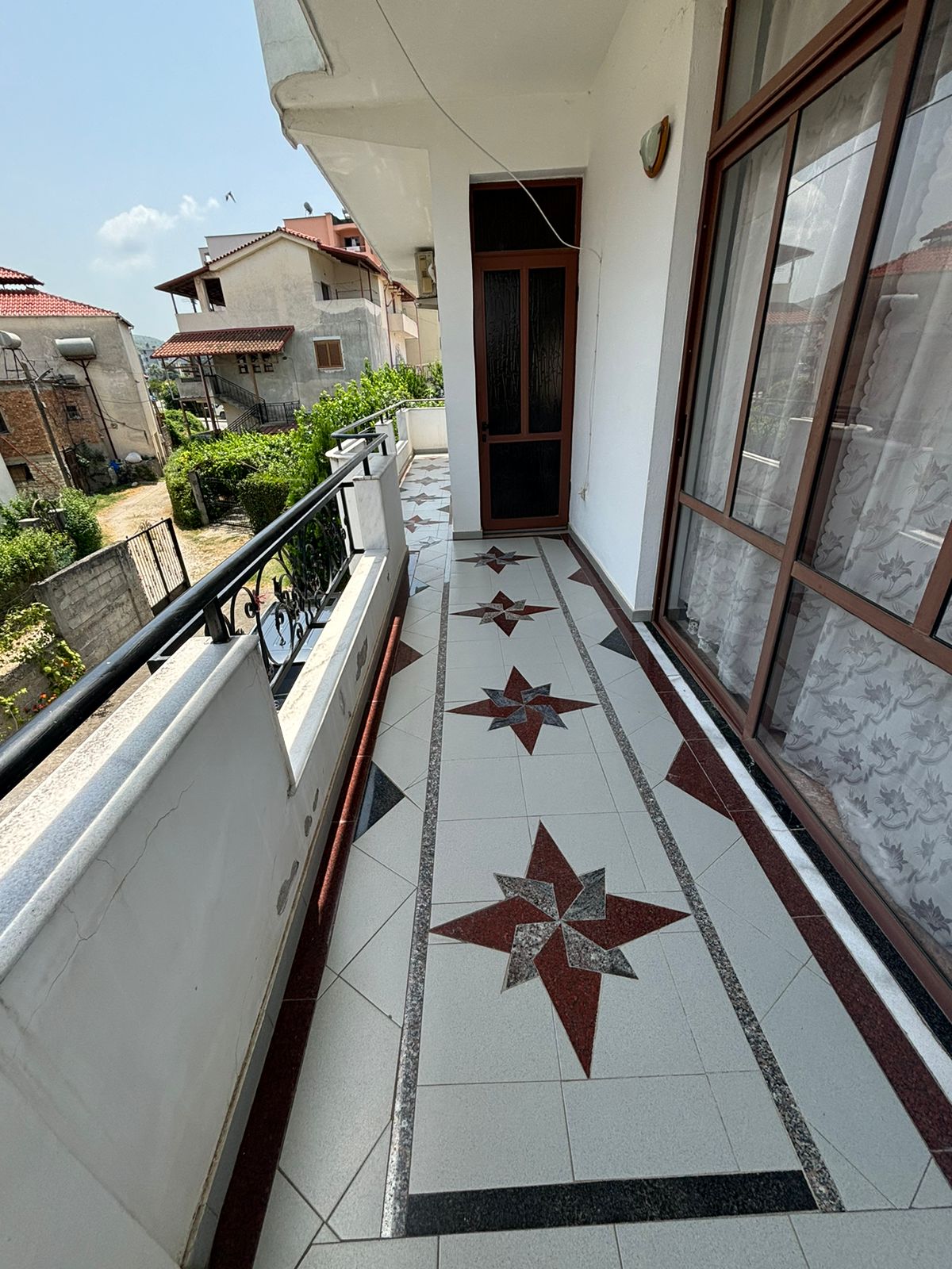 Shitet vila 2-3 kateshe ne Berat – Hyrje te Qyteti