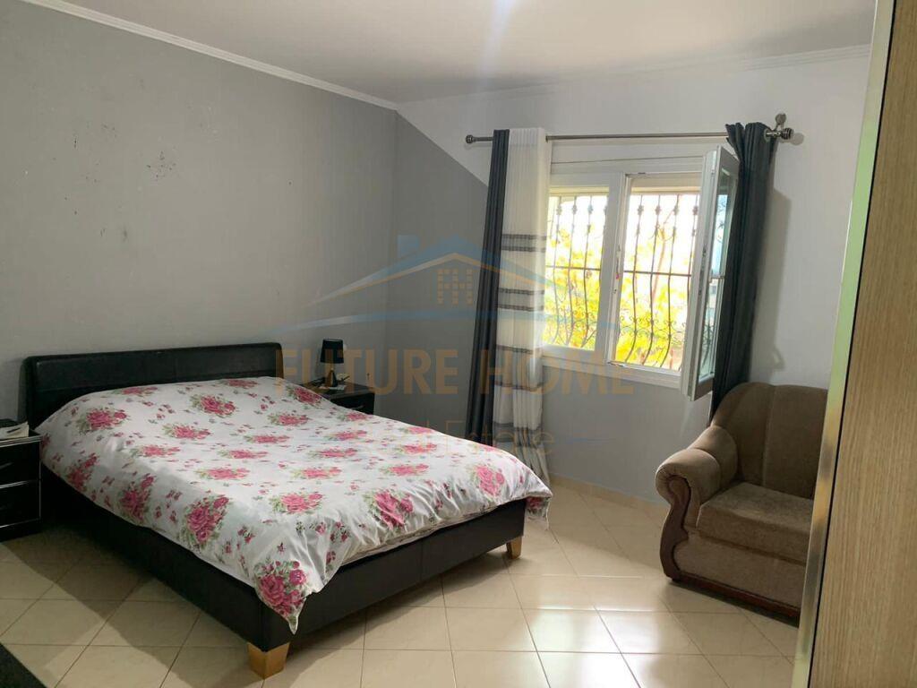 Shitet, Apartament 2+1+2+Garazhd i perfshire ne cmim,Ali Dem