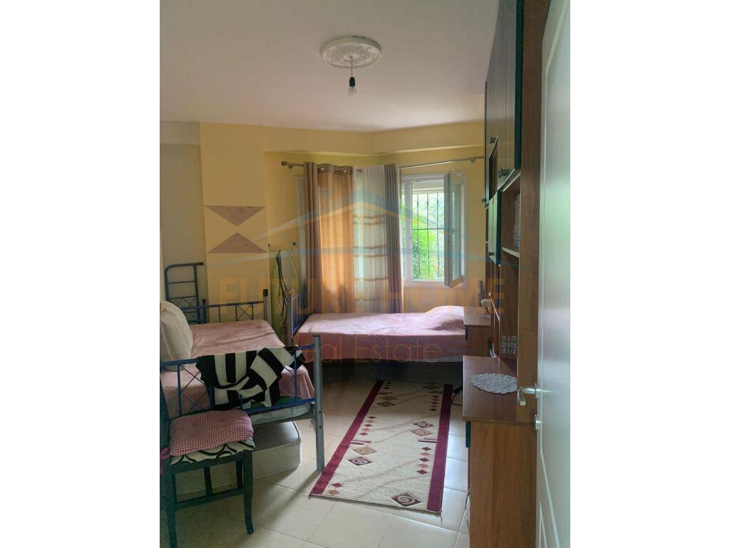 Shitet, Apartament 2+1+2+Garazhd i perfshire ne cmim,Ali Dem