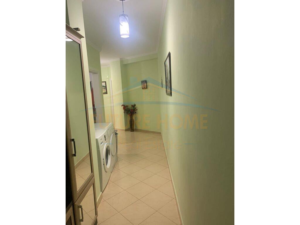 Shitet, Apartament 2+1+2+Garazhd i perfshire ne cmim,Ali Dem