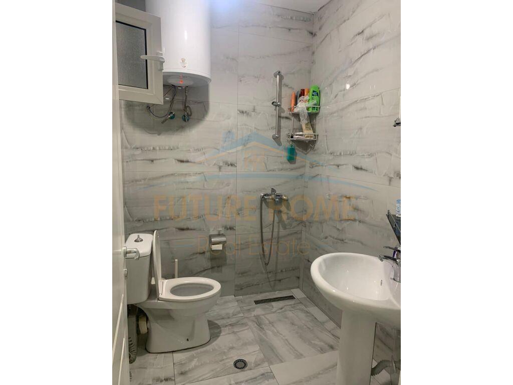 Shitet, Apartament 2+1+2+Garazhd i perfshire ne cmim,Ali Dem