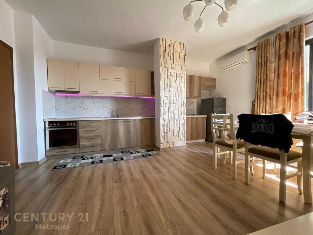 Qira | Apartament 2+1+2 | Zogu i Zi 700 € | 115 m2