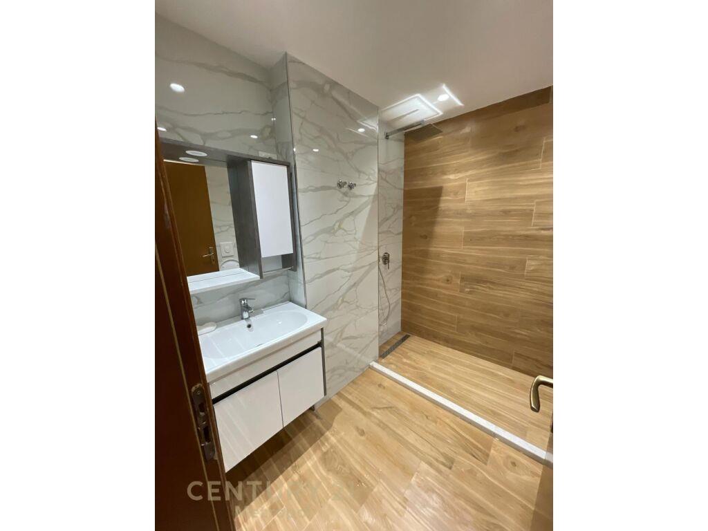 Qira | Apartament 2+1+2 | Zogu i Zi 700 € | 115 m2