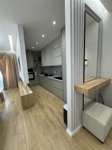 Shitet apartament 2+1+2 Garden Building Tirane.