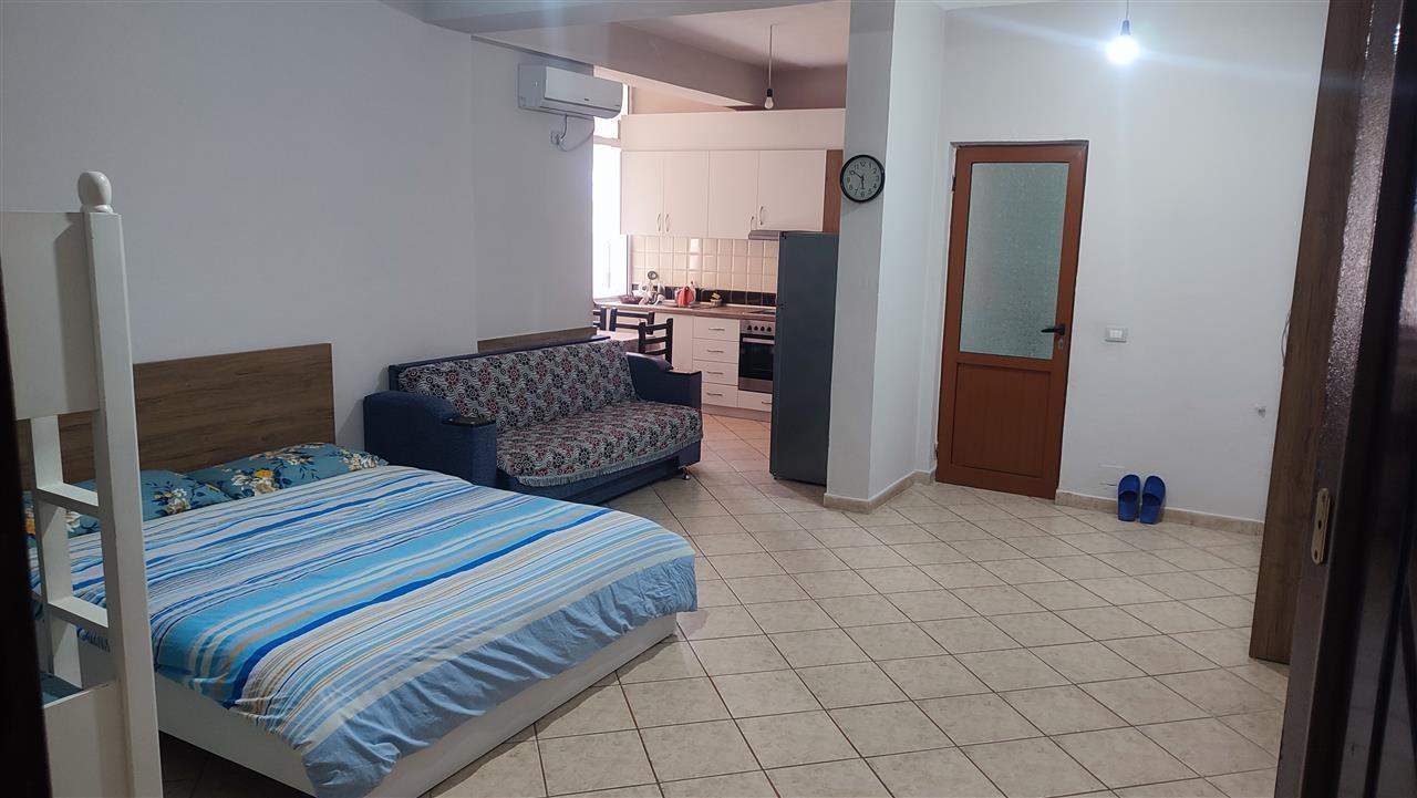 Jepet me qera ditore gazoniere në lungomare