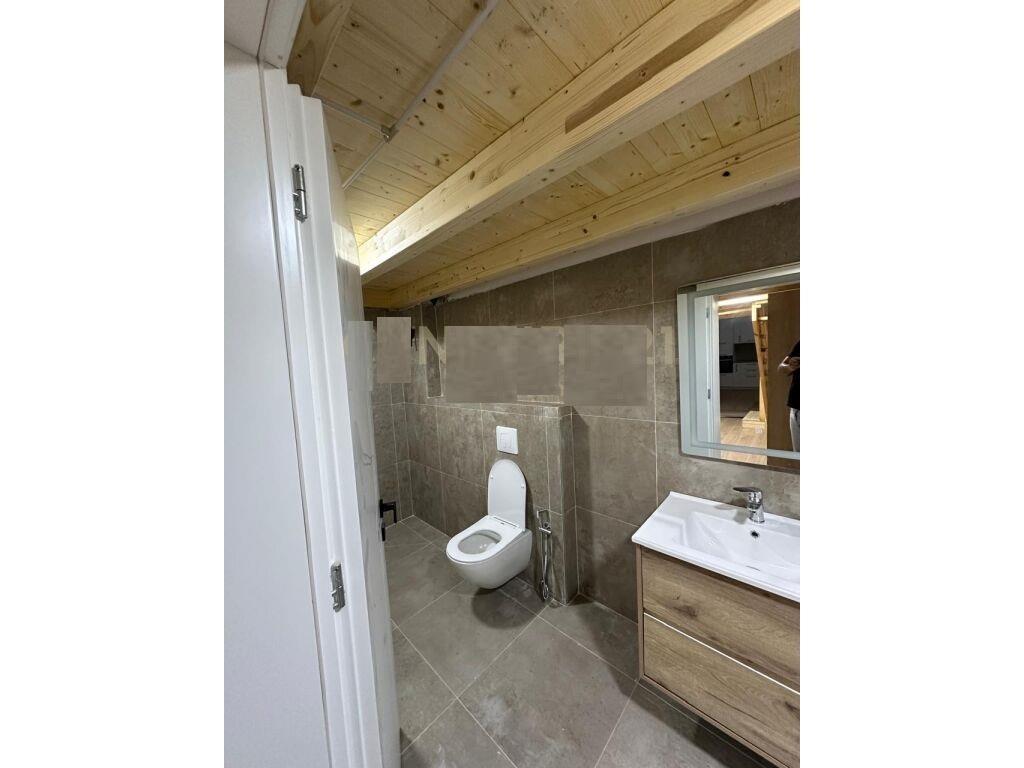 LOFT PER QIRA, PRANE RRUGES SE DURRESIT, BLLOKU I AMBASADAVE