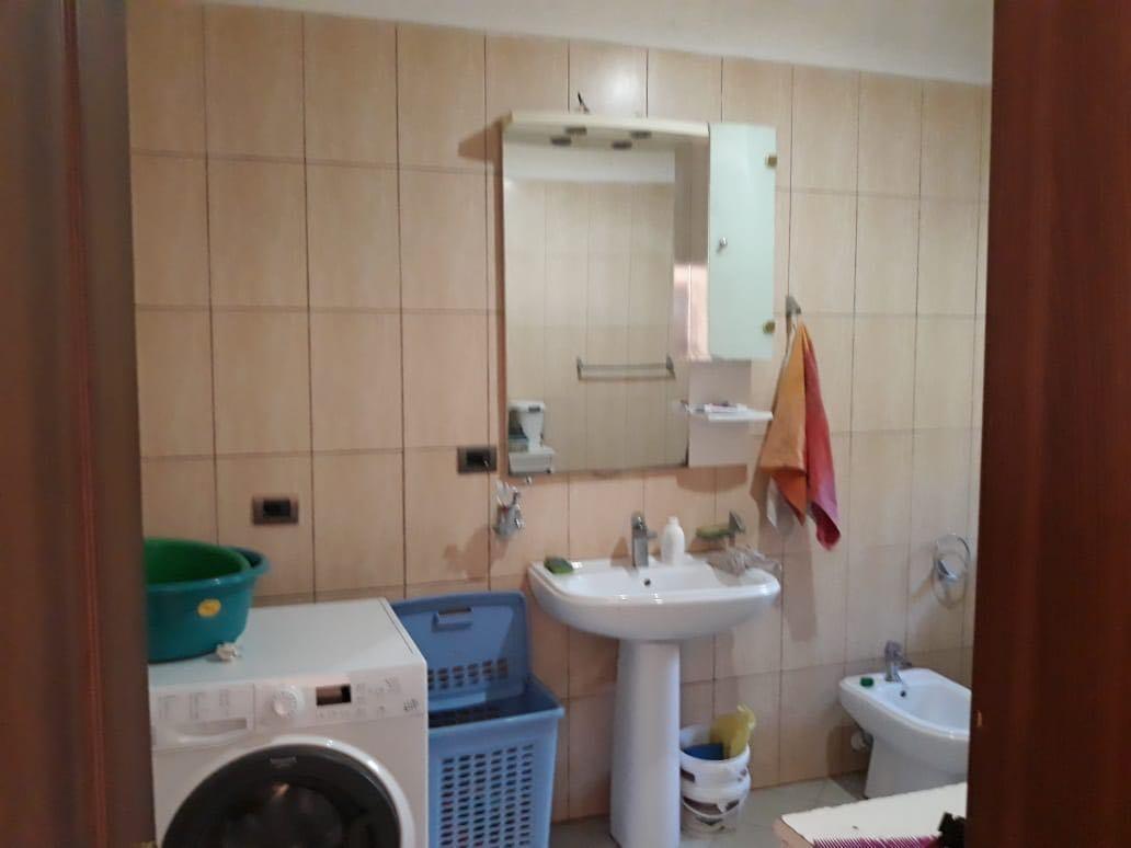 Jepet apartament qera afer q stidentit