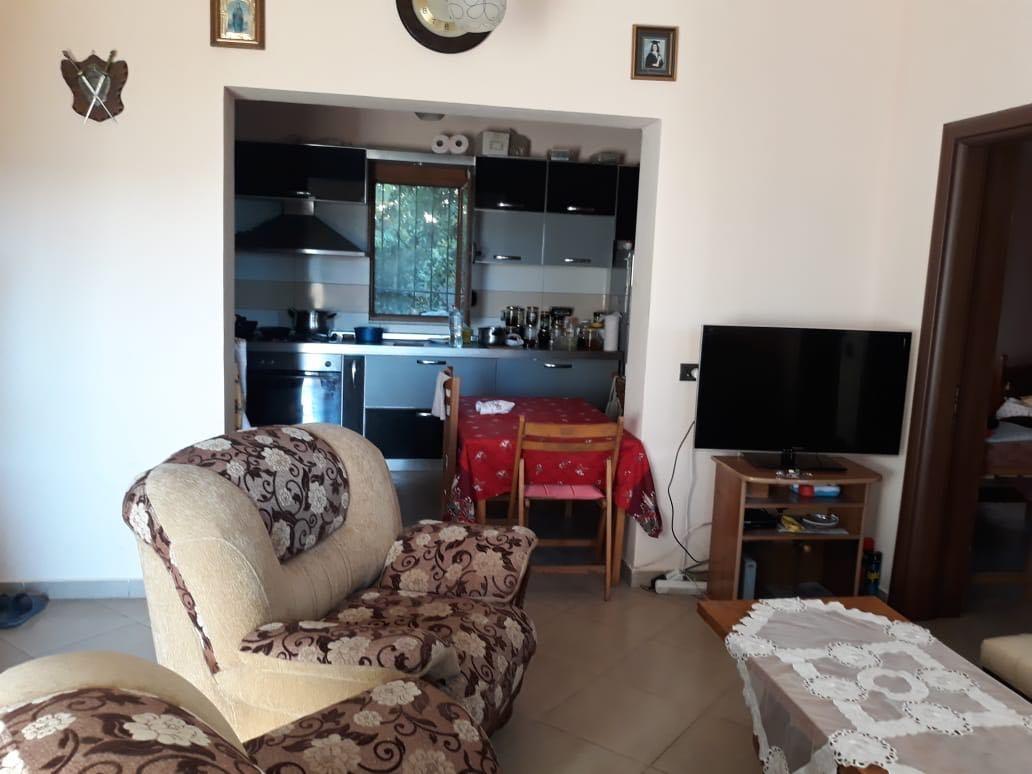 Jepet apartament qera afer q stidentit