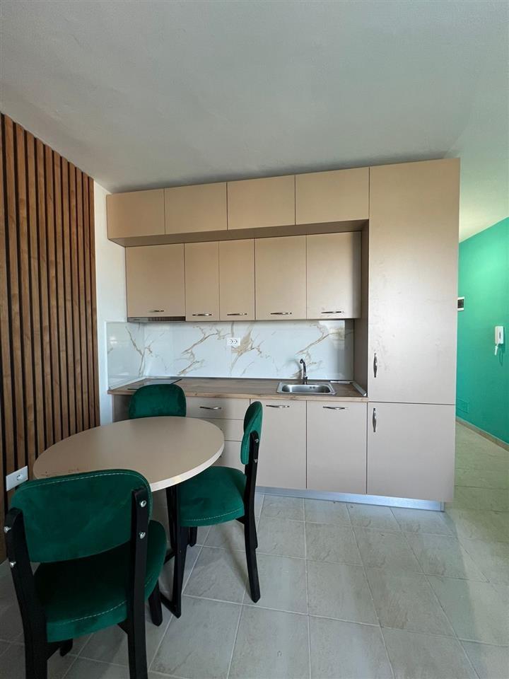 Shitet gazonjere pamje deti te shkembi Kavajes