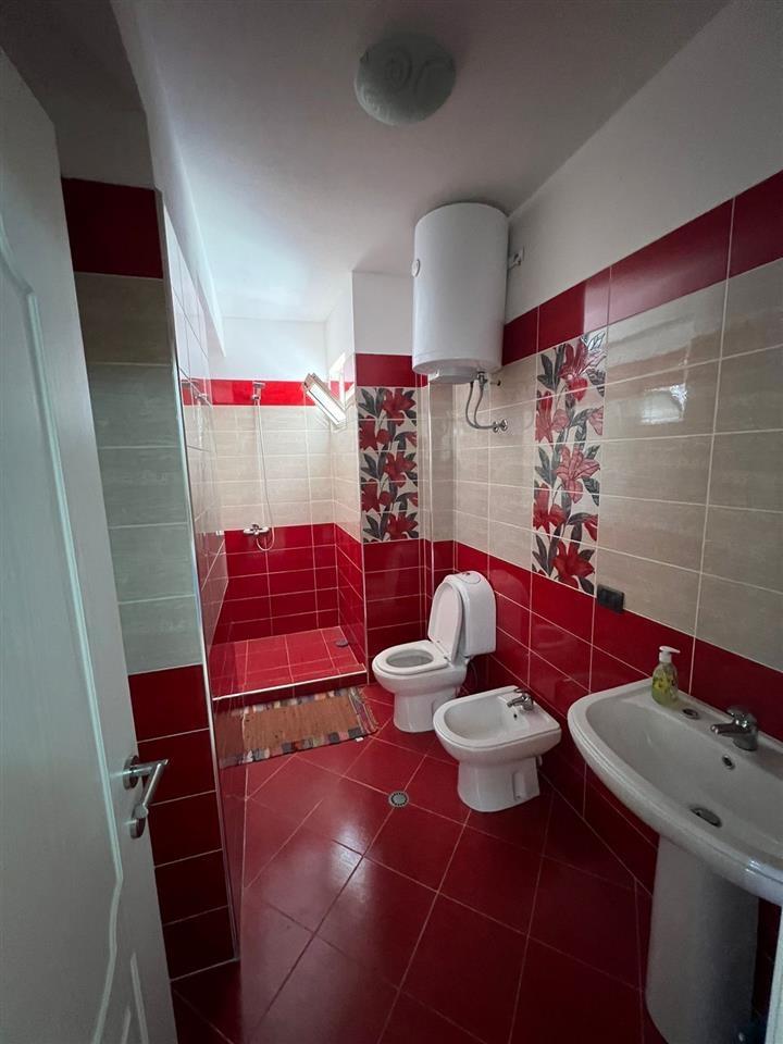 Shitet apartament 2+1 te shkembi Kavajes
