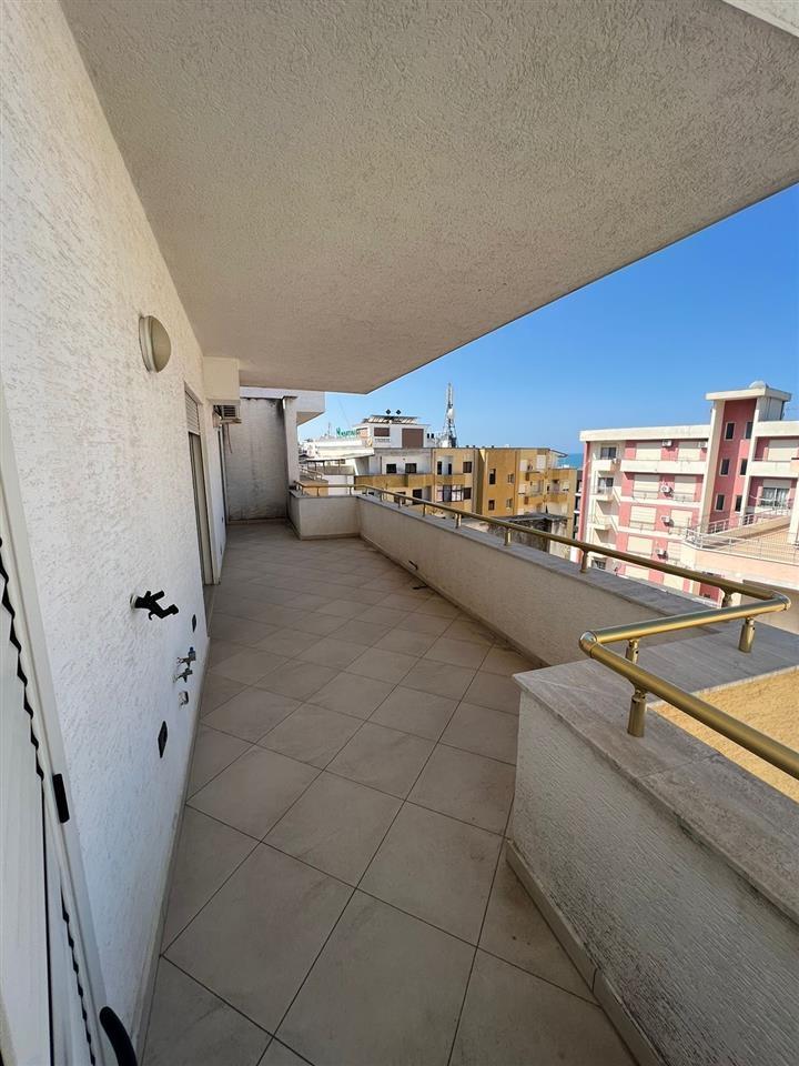 Shitet apartament 2+1 te shkembi Kavajes