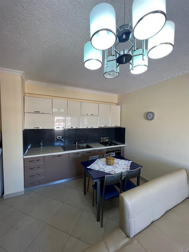 Shitet apartament 2+1 te shkembi Kavajes