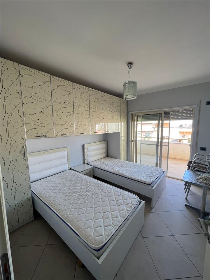 Shitet apartament 2+1 te shkembi Kavajes