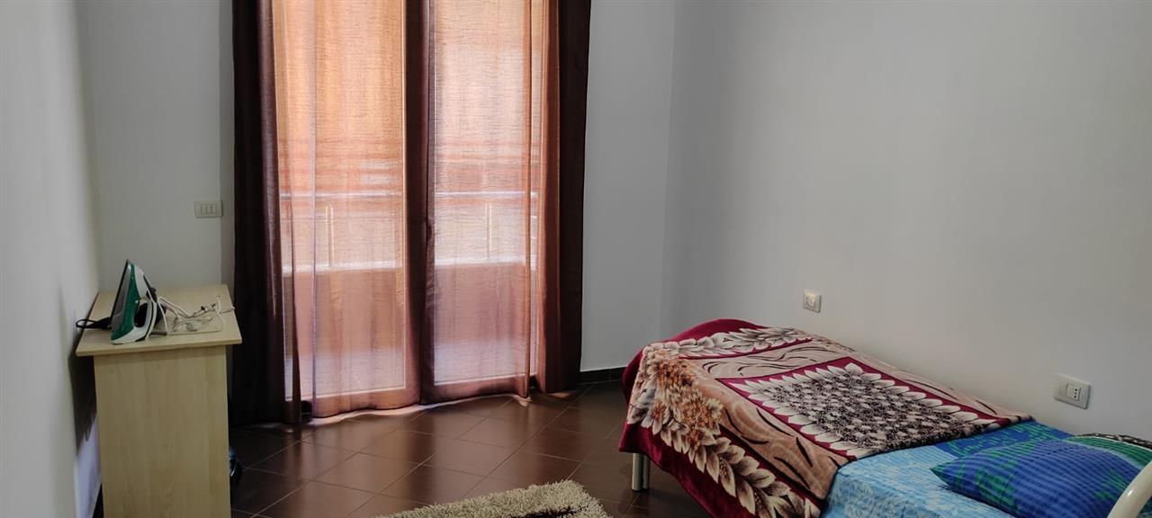 Jepet apartament me qera Rr.Peti