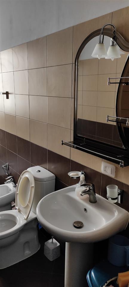 Jepet apartament me qera Rr.Peti