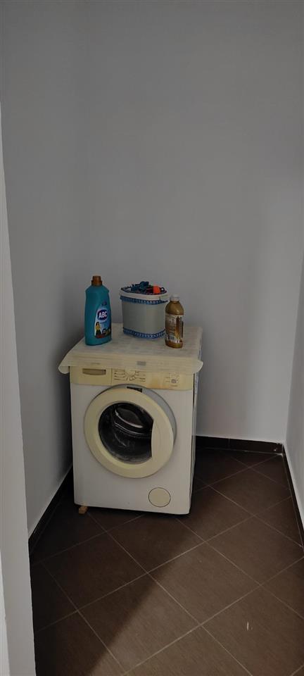 Jepet apartament me qera Rr.Peti