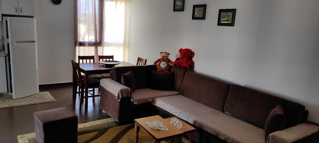 Jepet apartament me qera Rr.Peti