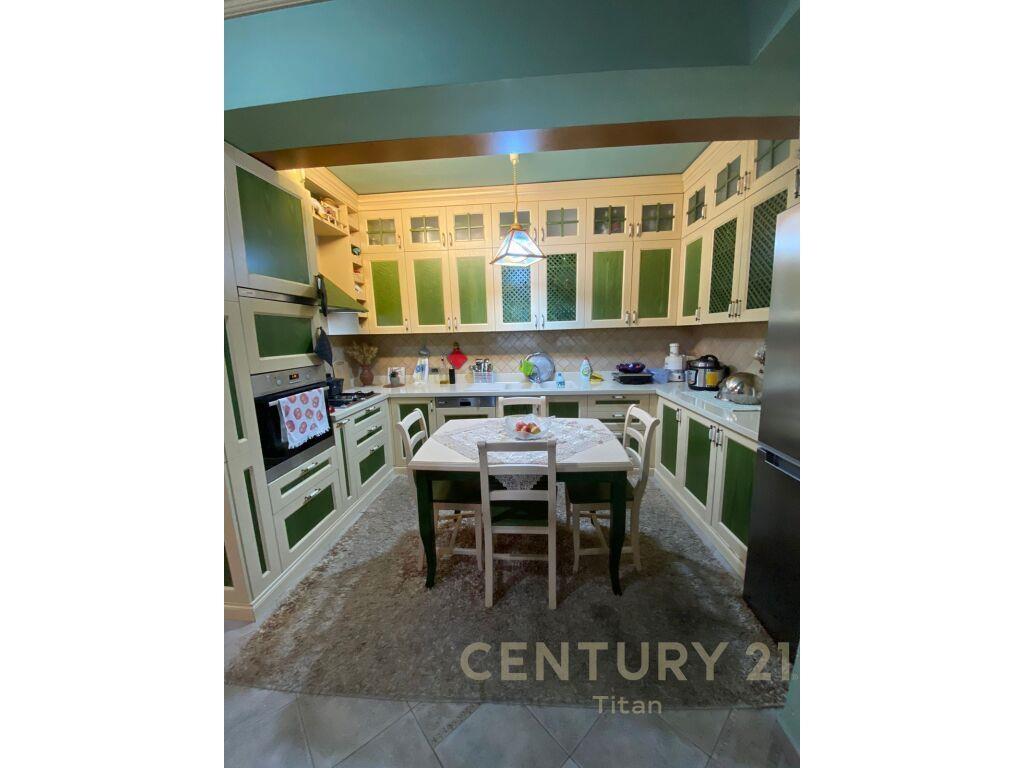 Shitet | Apartament 2+1+2+Post Parkimi | Rruga e Kavajes