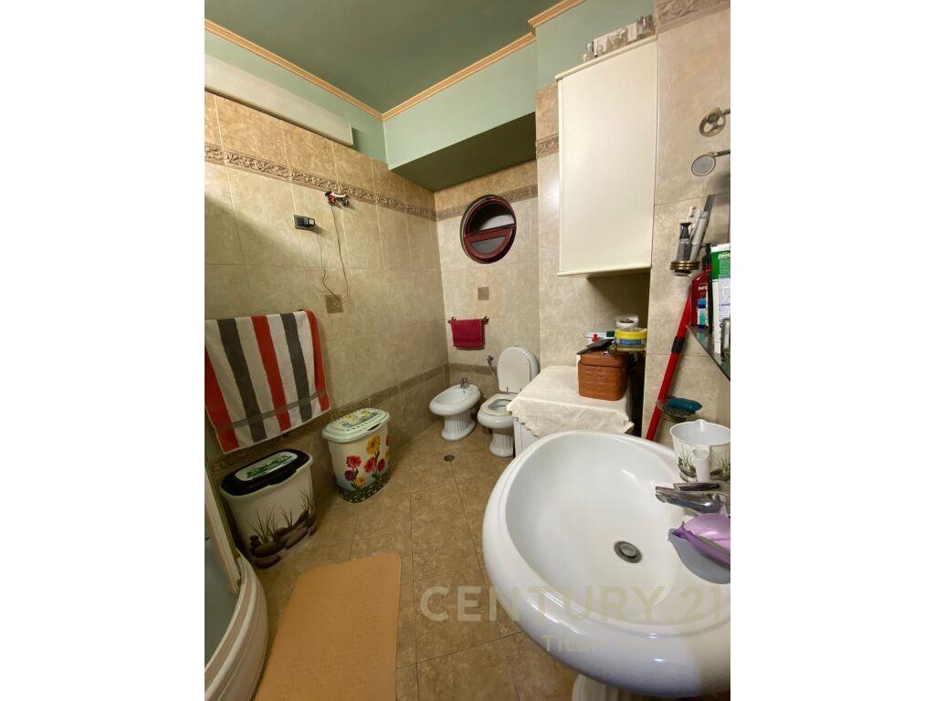 Shitet | Apartament 2+1+2+Post Parkimi | Rruga e Kavajes