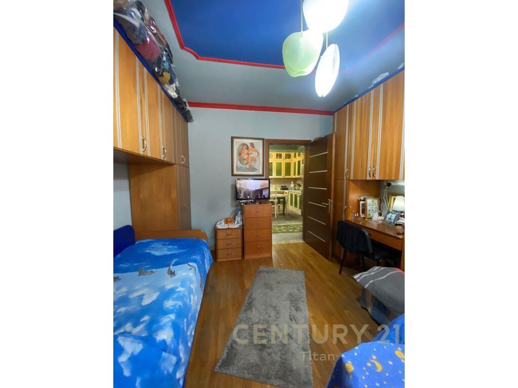 Shitet | Apartament 2+1+2+Post Parkimi | Rruga e Kavajes