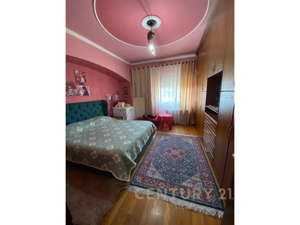 Shitet | Apartament 2+1+2+Post Parkimi | Rruga e Kavajes