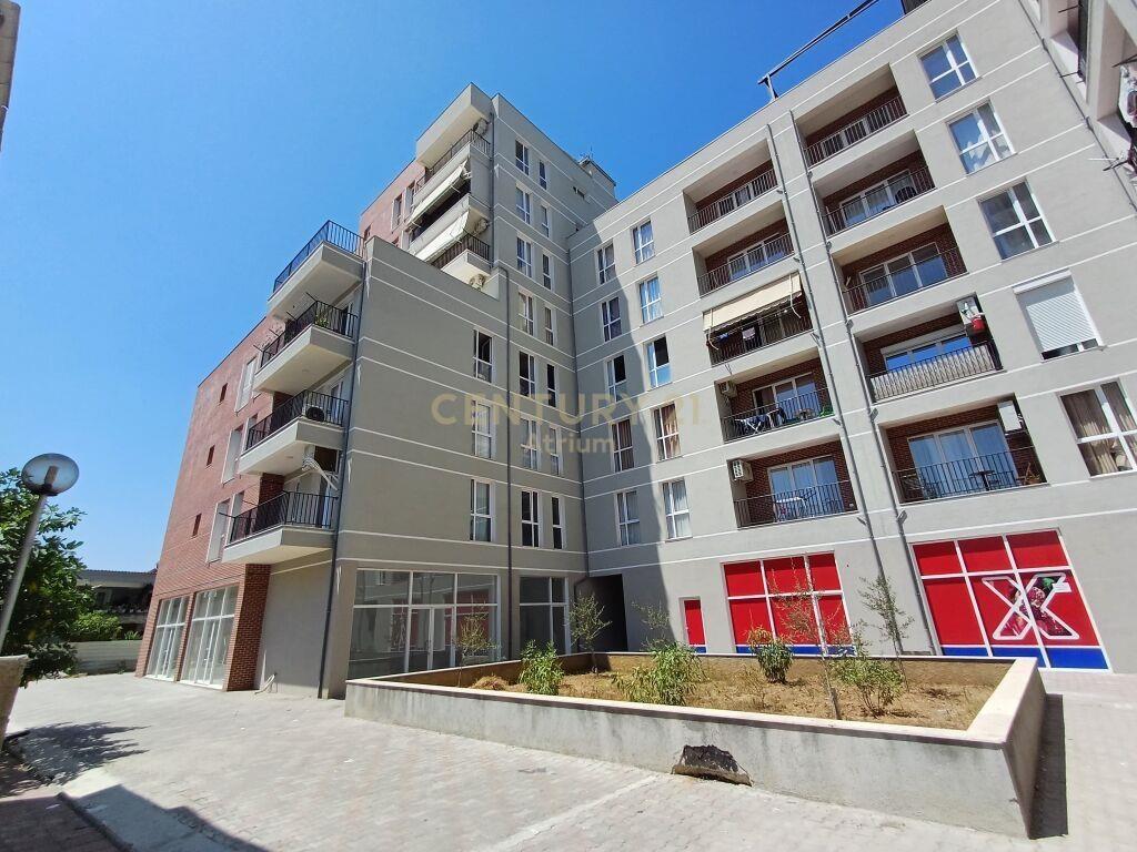 Shitet | Apartament 2+1+2 | Fusha e Aviacionit 250 000 €