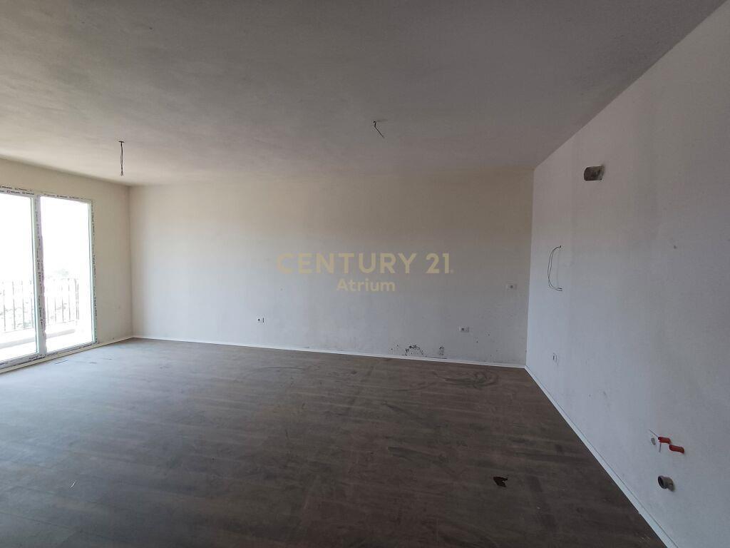 Shitet | Apartament 2+1+2 | Fusha e Aviacionit 250 000 €