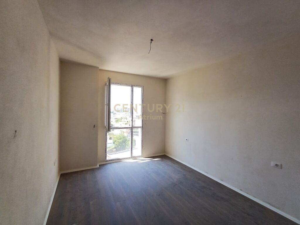 Shitet | Apartament 2+1+2 | Fusha e Aviacionit 250 000 €