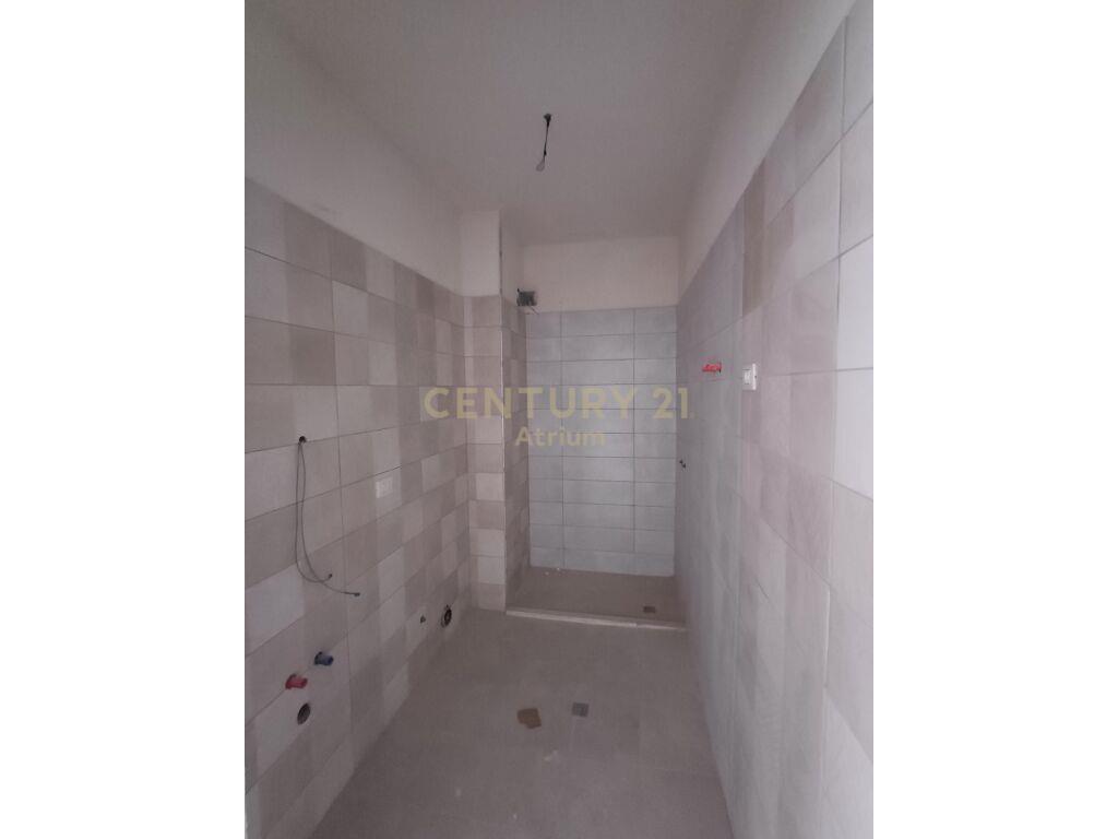 Shitet | Apartament 2+1+2 | Fusha e Aviacionit 250 000 €
