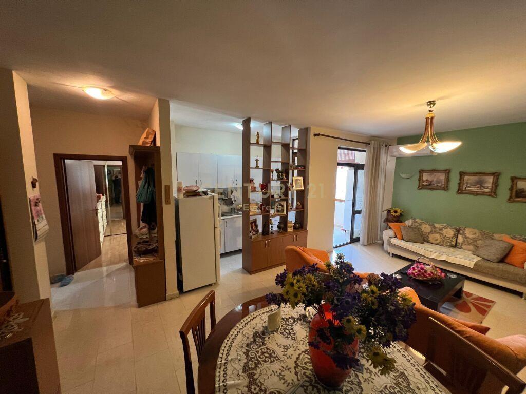 Shitet | Apartament 1+1 | Rruga e Elbasanit 165000€ | 72 m2