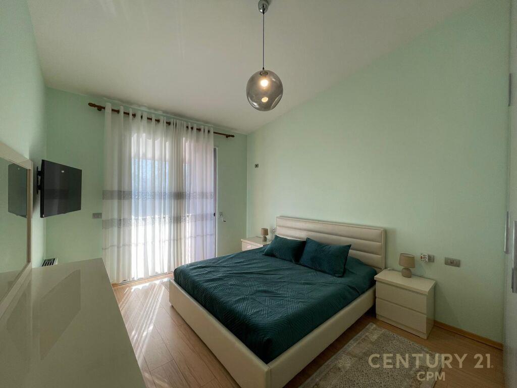 APARTAMENT 3+1+2 POSTE PARKIMI TEK LIQENI THATE !