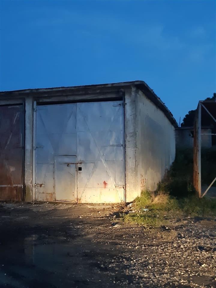 FierJepet me qera garazh dhe truall me certifikate pronesie.