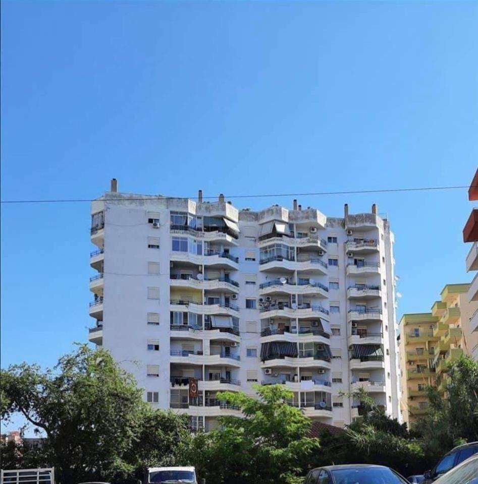 Shitet shtepi 2+1, L:29 Nentori Fier, 63000€