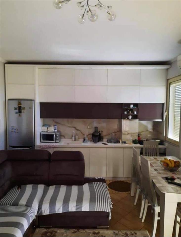 Shitet shtepi 2+1, L:29 Nentori Fier, 63000€