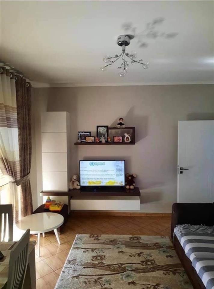Shitet shtepi 2+1, L:29 Nentori Fier, 63000€