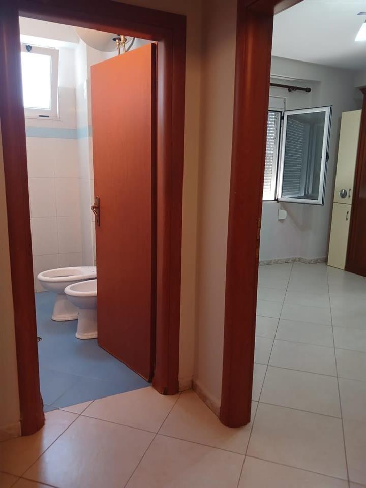 JEPET APARTAMENT 2+1+2 ME QIRA TE ISH URT!