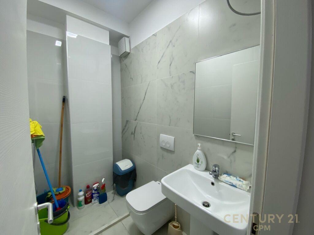 Japim me qira ambient per zyra tek Kika 2 Komuna e Parisit !